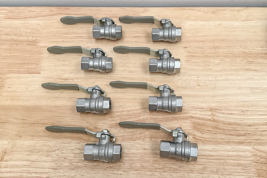 8 Kugelhähne mit Flügelgriff BEE, je 3/8\
